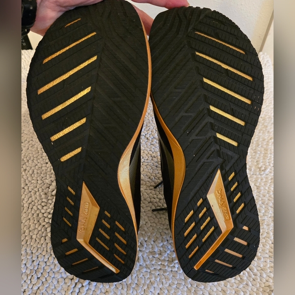 Brooks Levitate 4.0 Womens Black And Gold Running Shoe Sz 11 - Picture 7 of 7